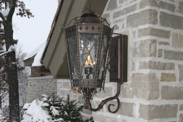 solara-custom-classic-steel-outdoor-lighting-entrance-praha
