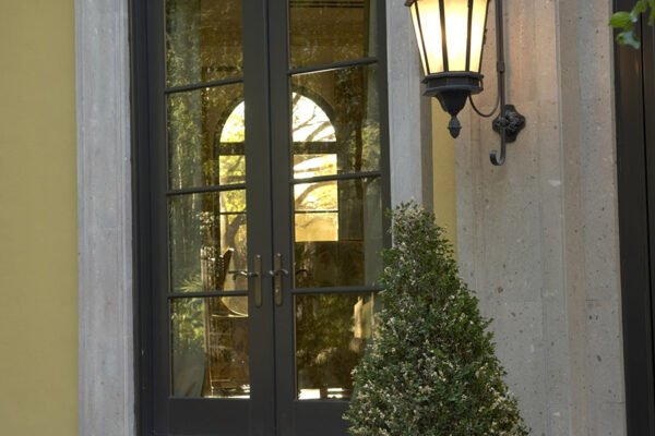 Chianti-OLS-CLA-E-003-classic--outdoor-Steel-Lighting-Post-Santa-Barbara-Residence-(26)