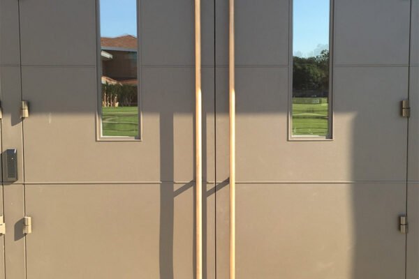 EDS-Chapel-Steel-commercial-pivot-bronzepullhandles-doors-(5)-como-objeto-inteligente-1