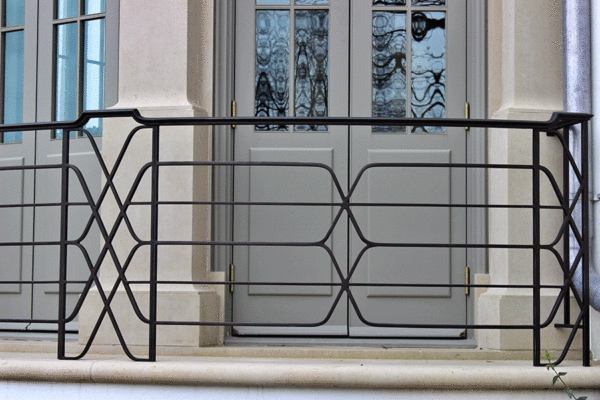 Custom steel geometric balcony railing by Solara Custom Living