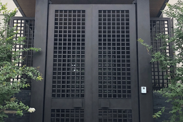 Modern steel barragan double gate mod s3 086 by Solara Custom Living