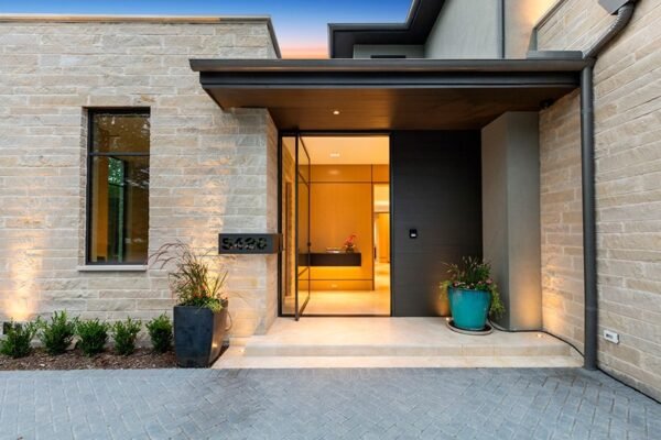 Tom-Diebel-Winston-Residence-Lufkin-TX-Harlequin-LP100-Door-11